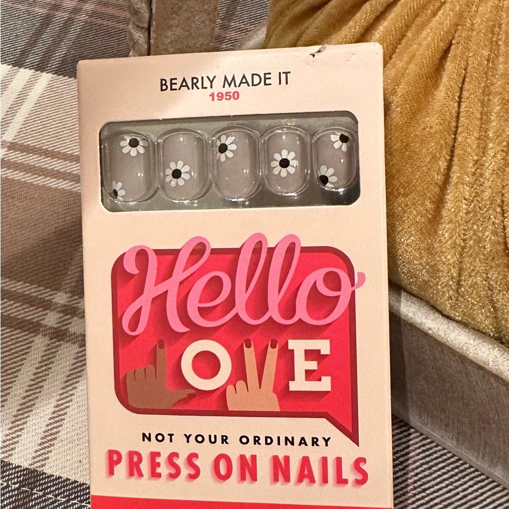 Bearly Made It Press On Nails - White Floral Design